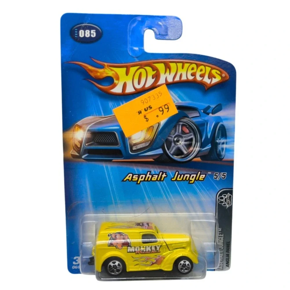 2005 Hot Wheels #85 Asphalt Jungle 5/5 ANGLIA PANEL Yellow w/Thin Rear 5Sp Malay